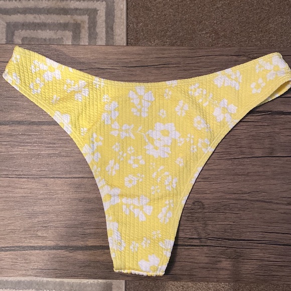 Yellow Flower Bathing Suit 🌻 - Picture 6 of 6